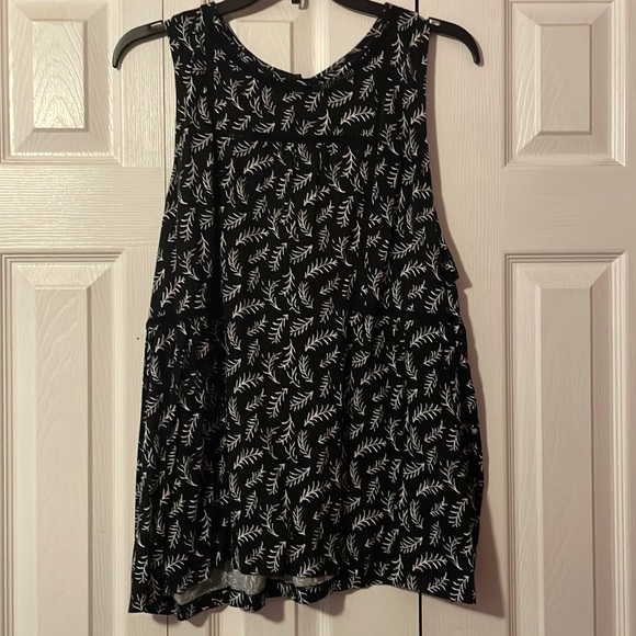 Black Patterned Tank Top - Picture 1 of 4